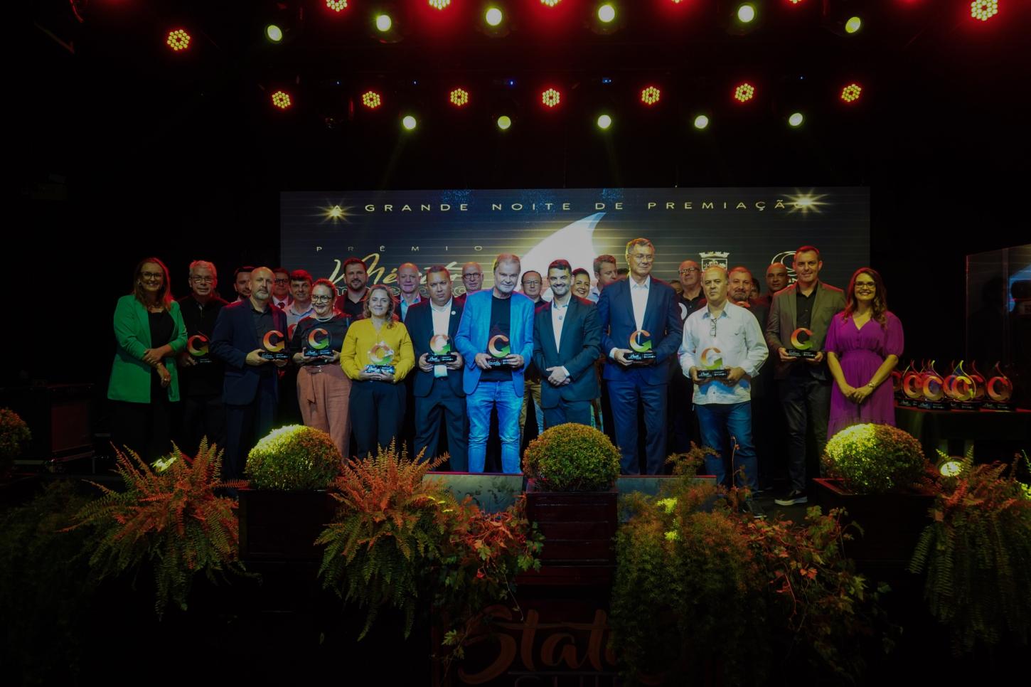 Prêmio Mérito Empresarial homenageia empresas destaques no crescimento econômico local