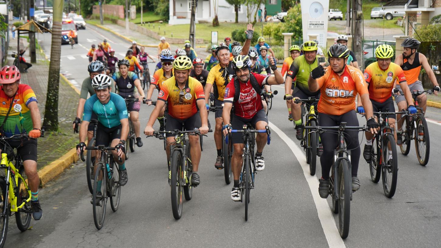 Depois de percorrer 700 quilômetros, Maranata chega a Joinville e é recebido por ciclistas e autoridades
