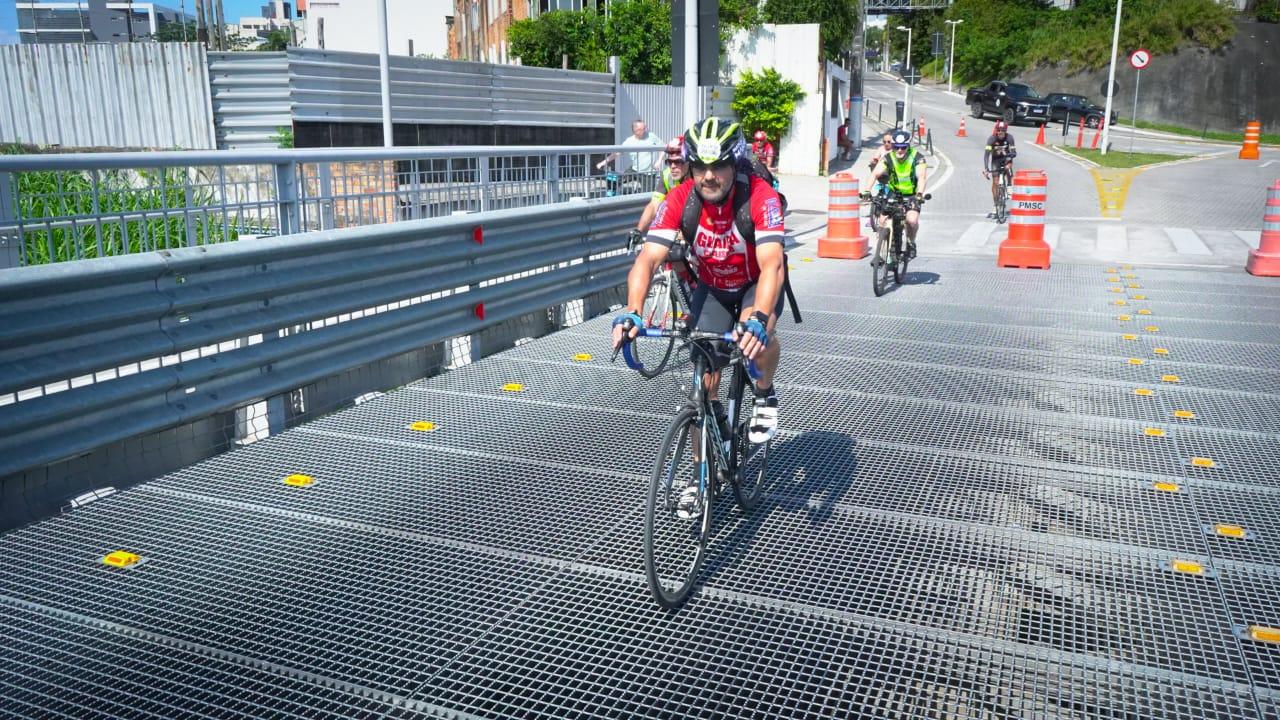 Prefeito Marcelo Maranata chega de bicicleta a Joinville nesta quarta-feira