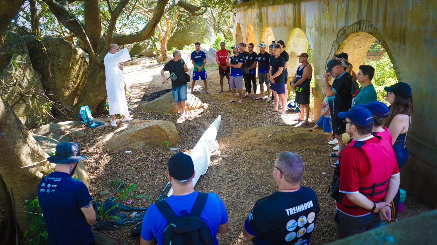 Procissão fluvial retorna à gruta de Nossa Senhora dos Navegantes, na Ilha das Pedras Brancas