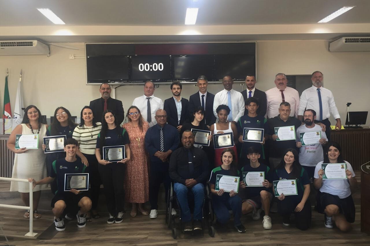 Câmara de Guaíba realiza cerimônia de entrega do Prêmio Jovem Cientista 2024