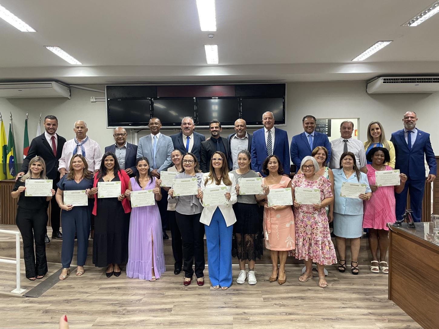 Câmara de Vereadores homenageia mulheres destaques de Guaíba