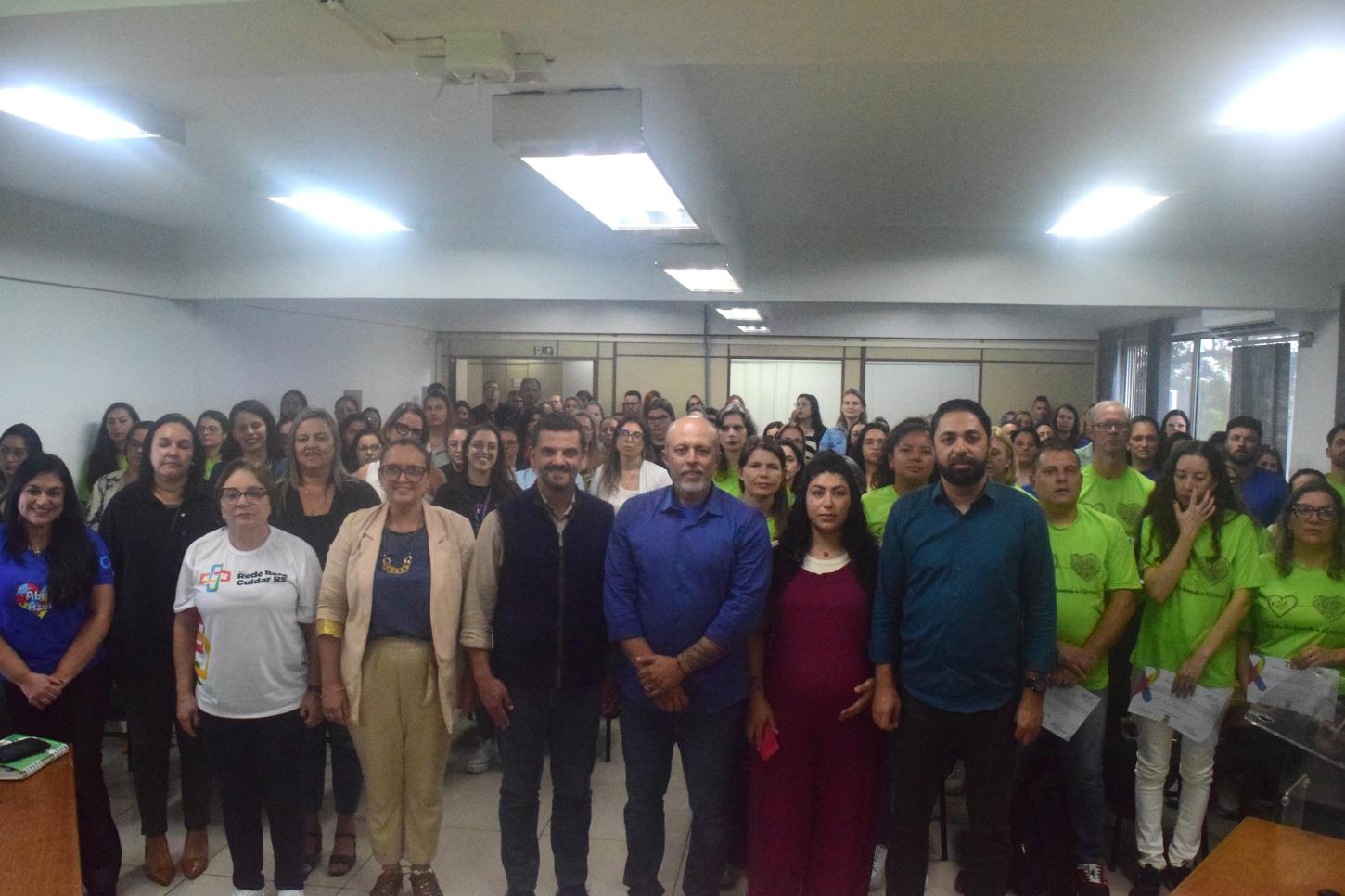 Câmara de Vereadores homenageia pessoas e instituições que atuam em prol da causa autista