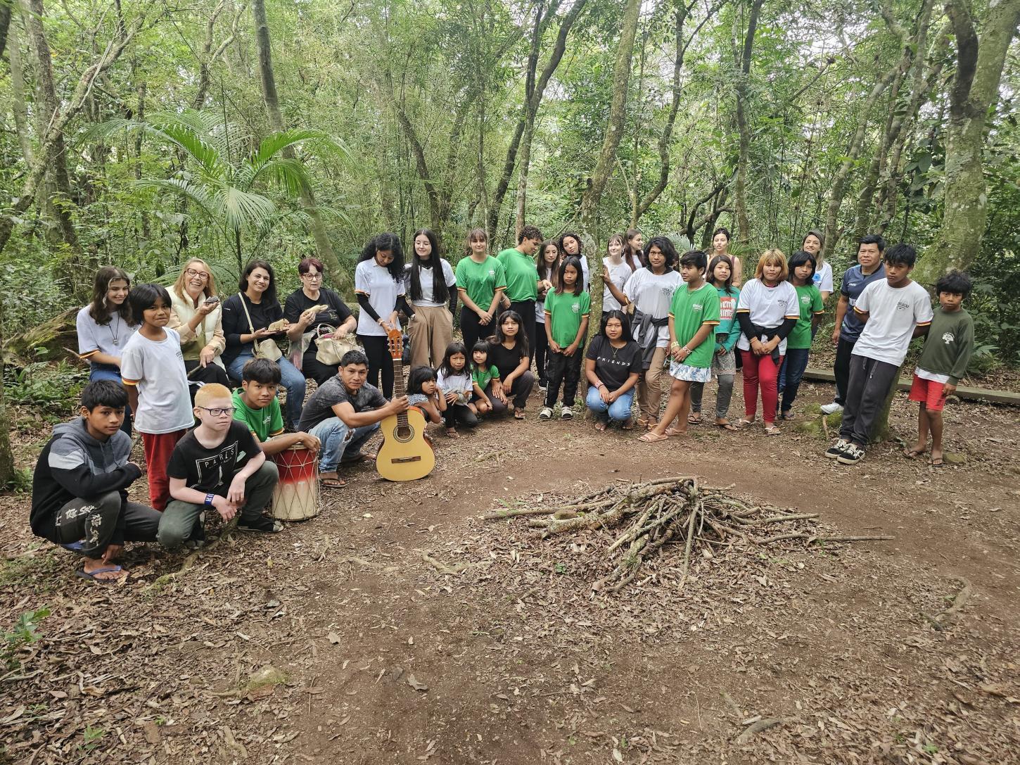 Estudantes da escola Gomes Jardim visitam aldeia indígena de Barra do Ribeiro
