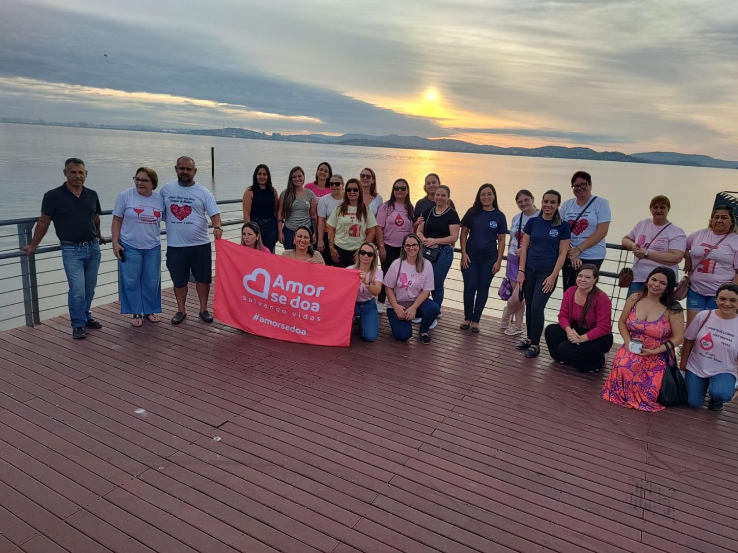 Grupo Amor nas Veias reúne mais de 50 mulheres para doar sangue em Porto Alegre
