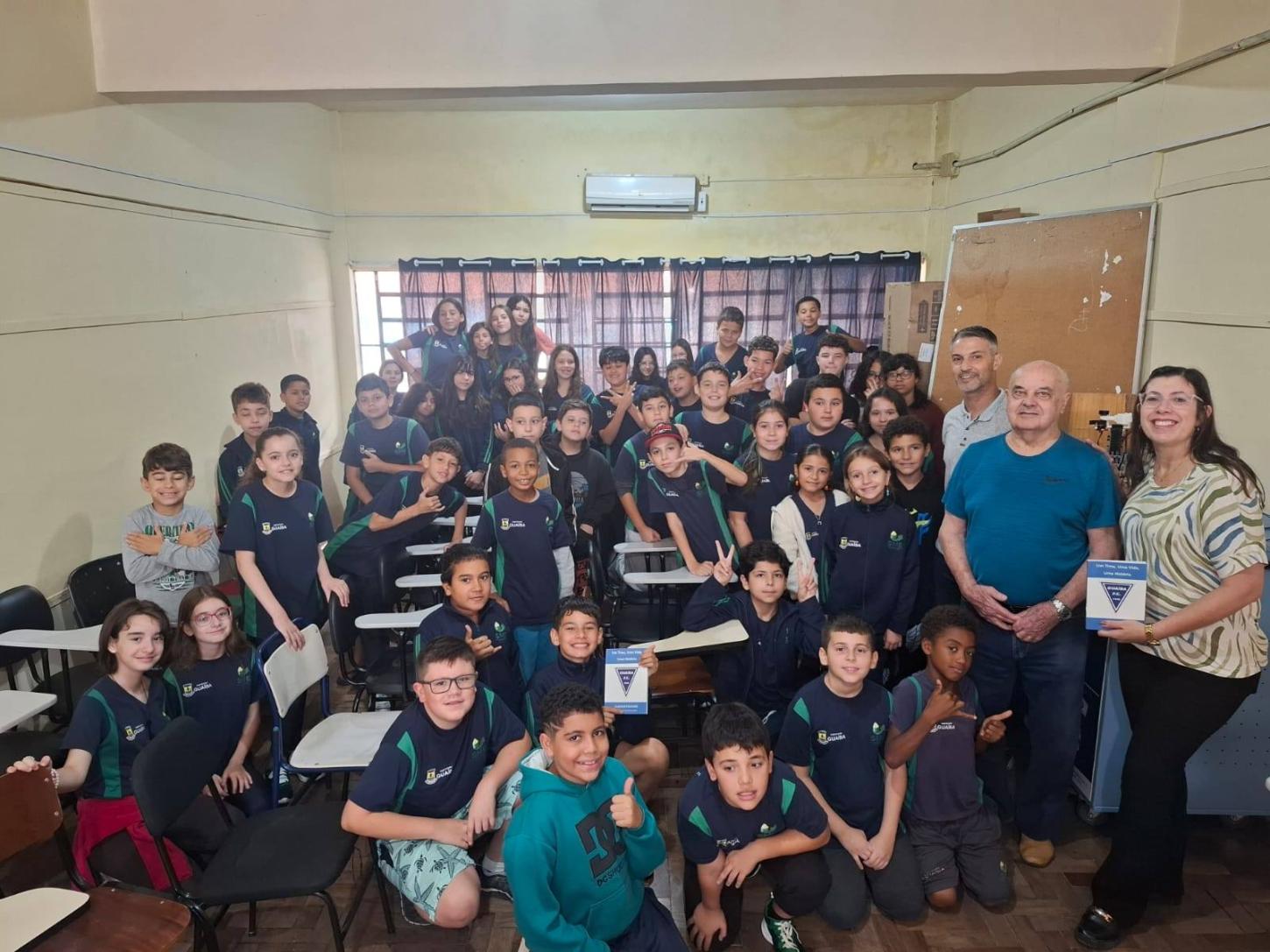 Semana Literária mobiliza estudantes da escola Arlindo Stringhini, no bairro Columbia City