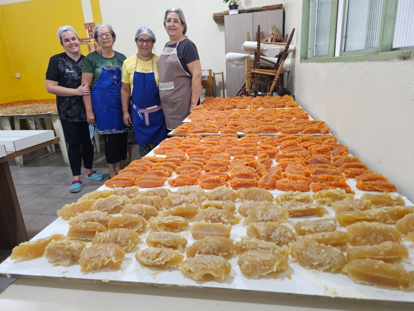 Além do momento de fé, comunidade prepara cerca de 14 mil doces para a Festa da Nossa Senhora do Livramento
