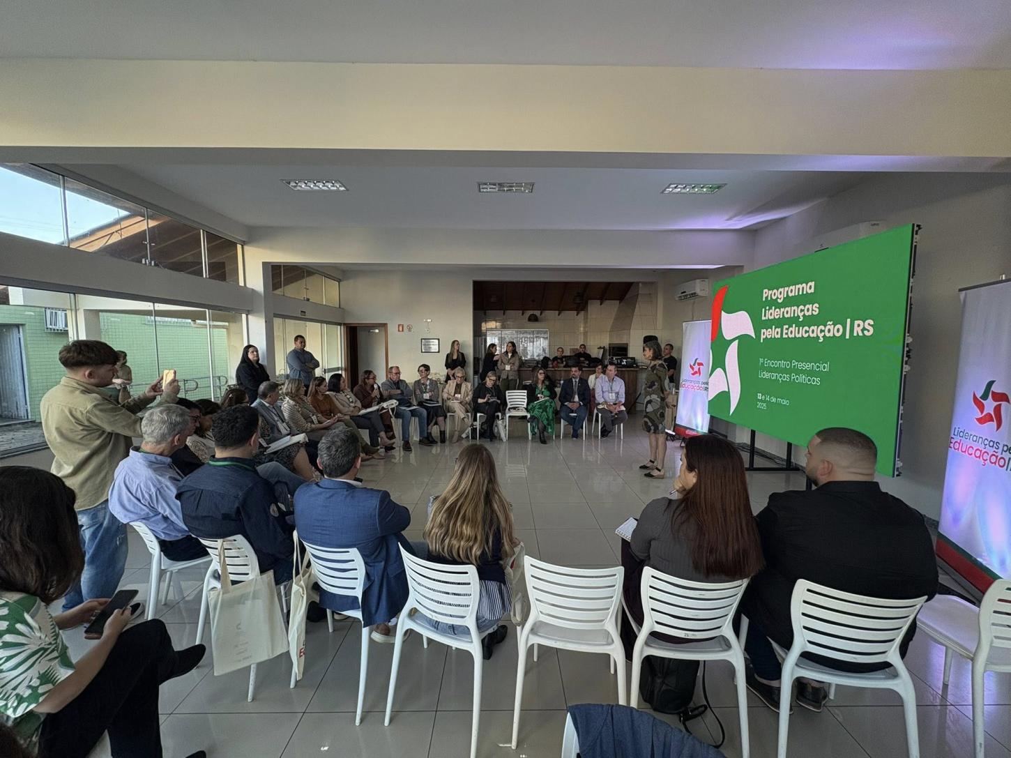 Guaíba recebe etapa de programa voltado à formação de líderes na educação pública