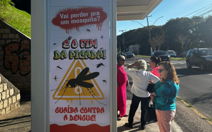 Prefeitura de Guaíba instala informações sobre o combate ao mosquito da dengue em paradas de ônibus