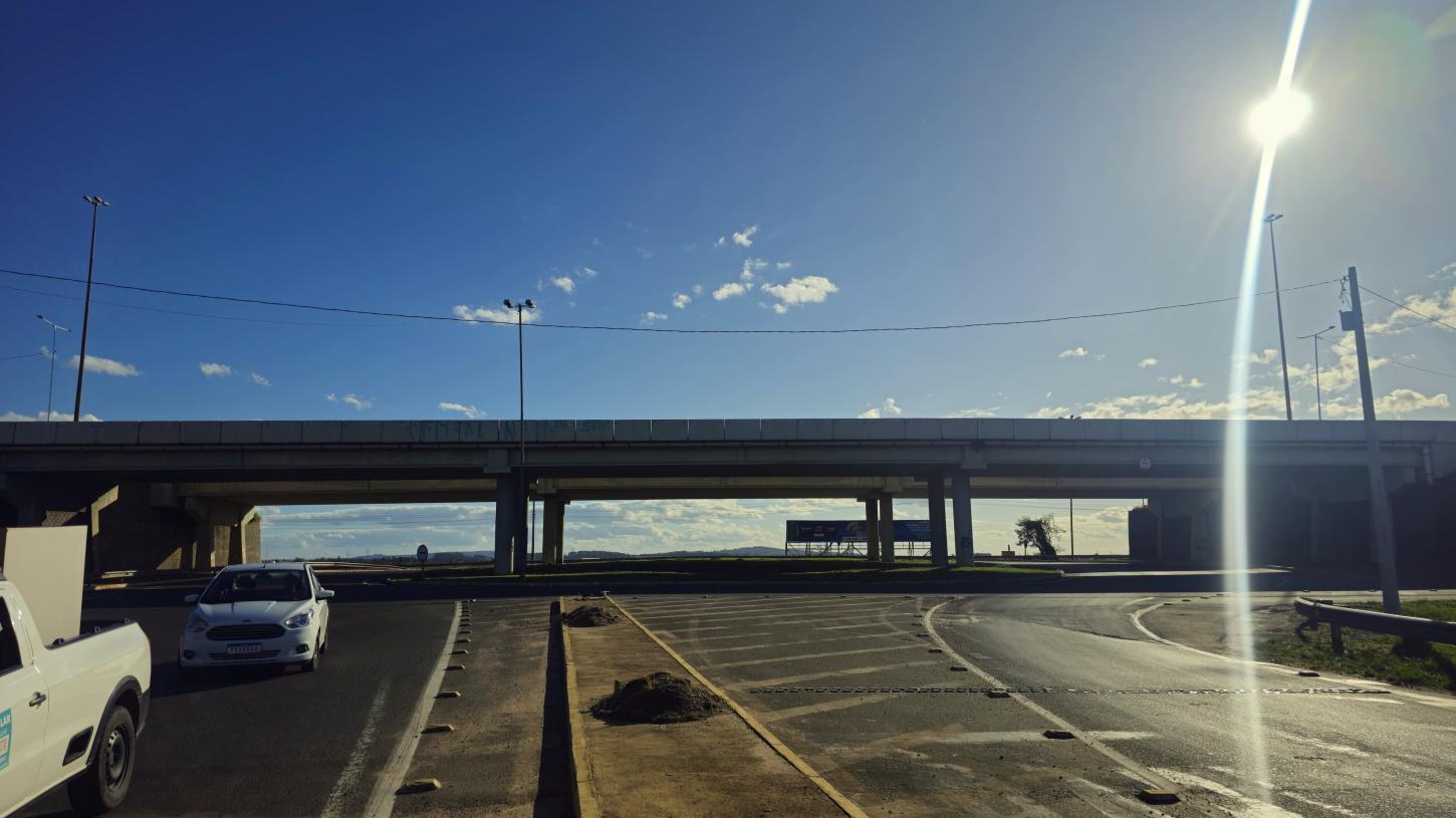 Viaduto de Guaíba recebe nome de Janaína Borges de Oliveira, vítima de acidente em 2013