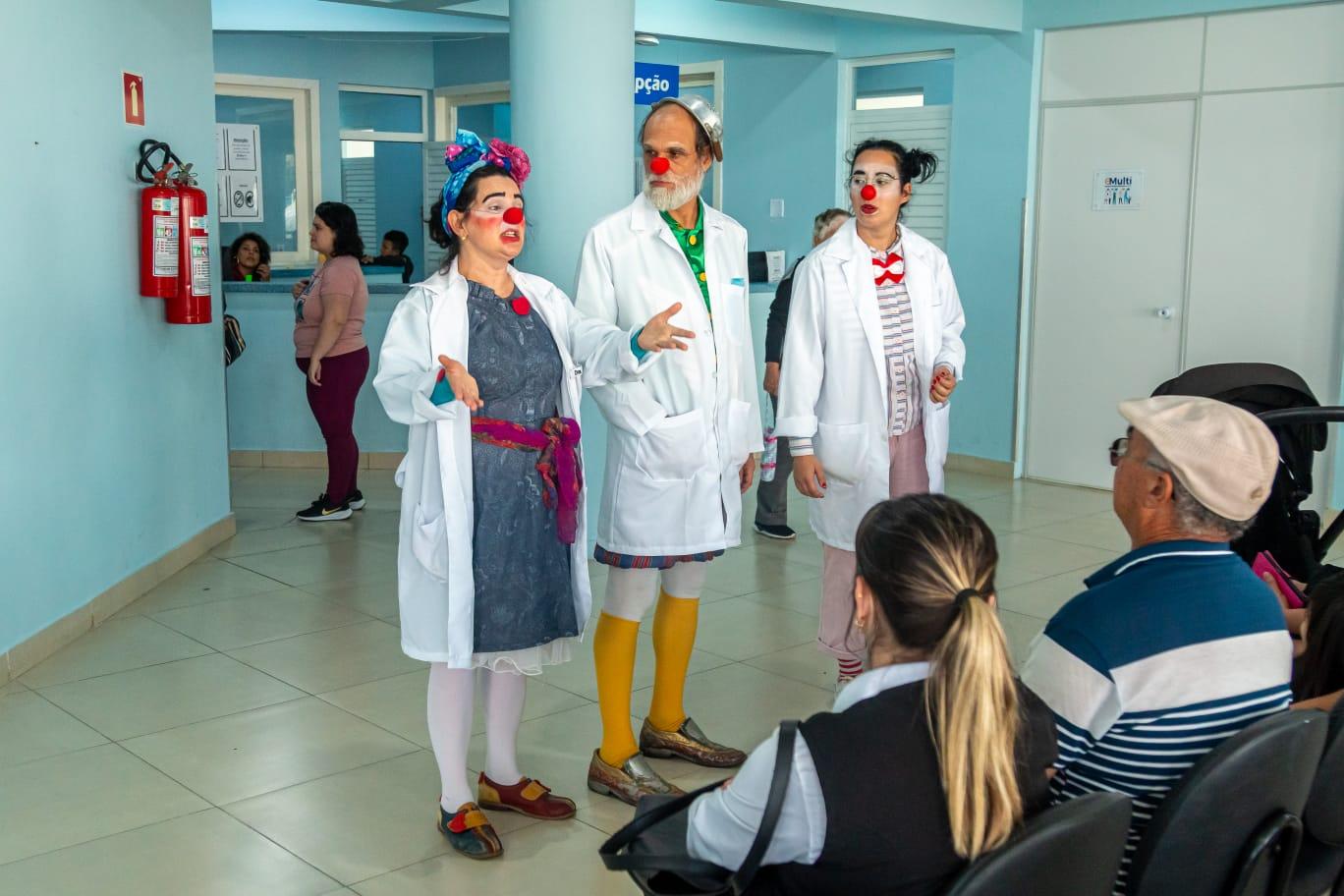 Palhaços animam pacientes das unidades de saúde e dos CAPS de Guaíba