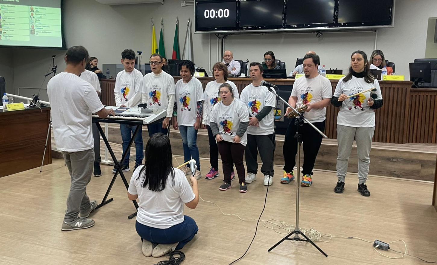 Coral Vozes Inclusivas se apresenta na Câmara de Vereadores em celebração à Semana da Pessoa com Deficiência