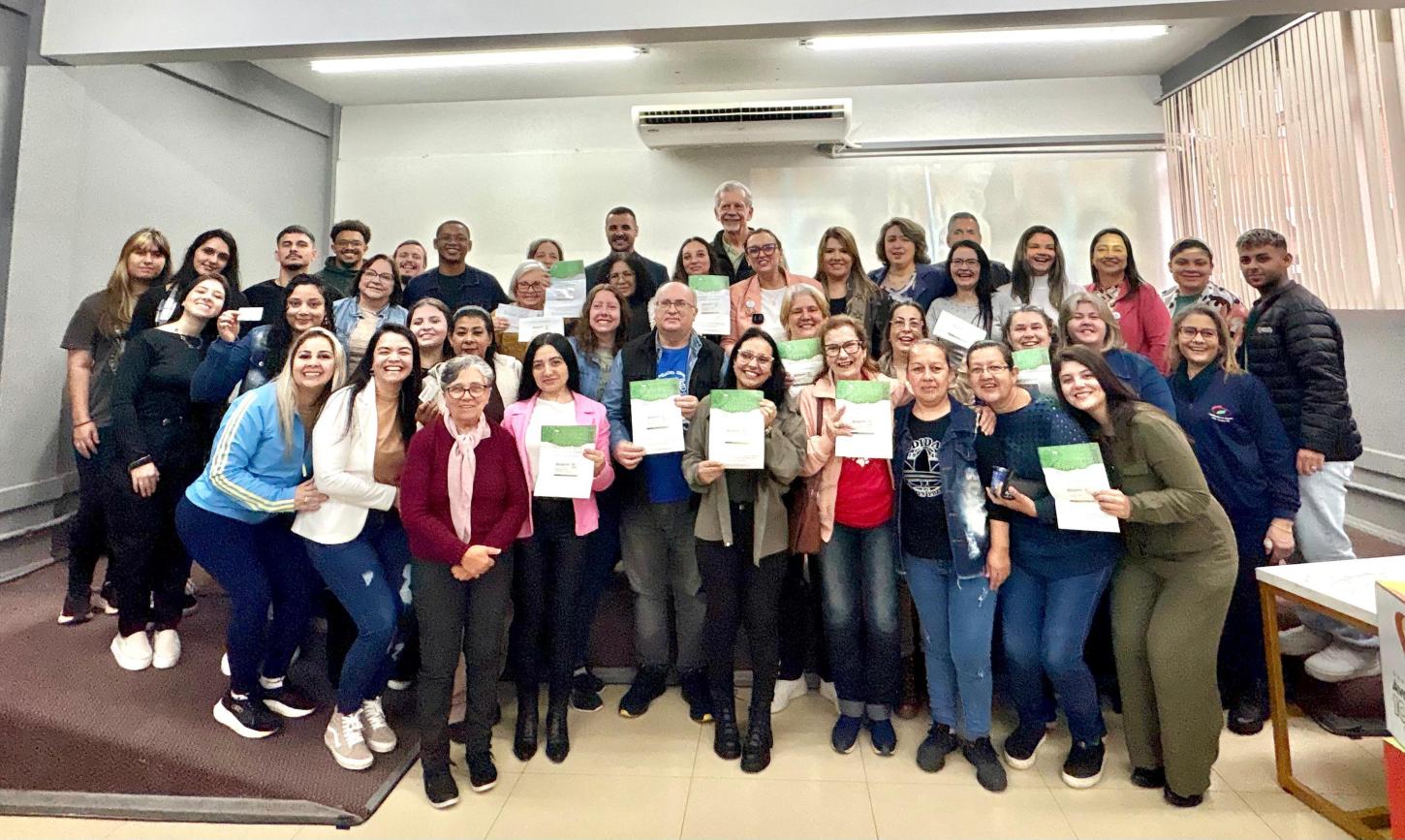 Prefeitura de Guaíba lança Plano Municipal de Castração e entrega carteiras oficiais às protetoras de animais