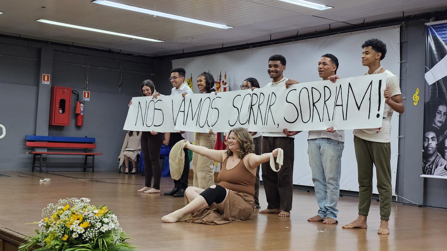 Festival MPB da escola Carlos de Moura e Cunha homenageia Lupicínio Rodrigues e encanta o público