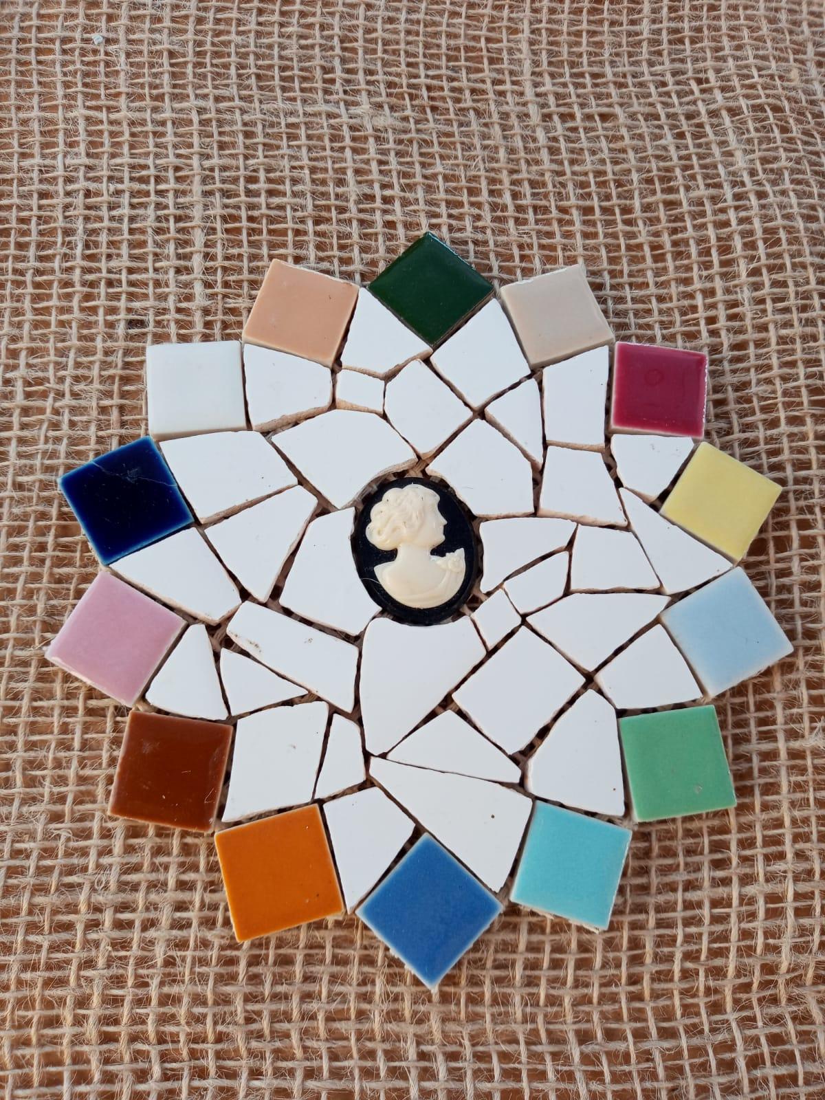 Ponto de Cultura Biguá oferece curso gratuito de arte decorativa em mosaico