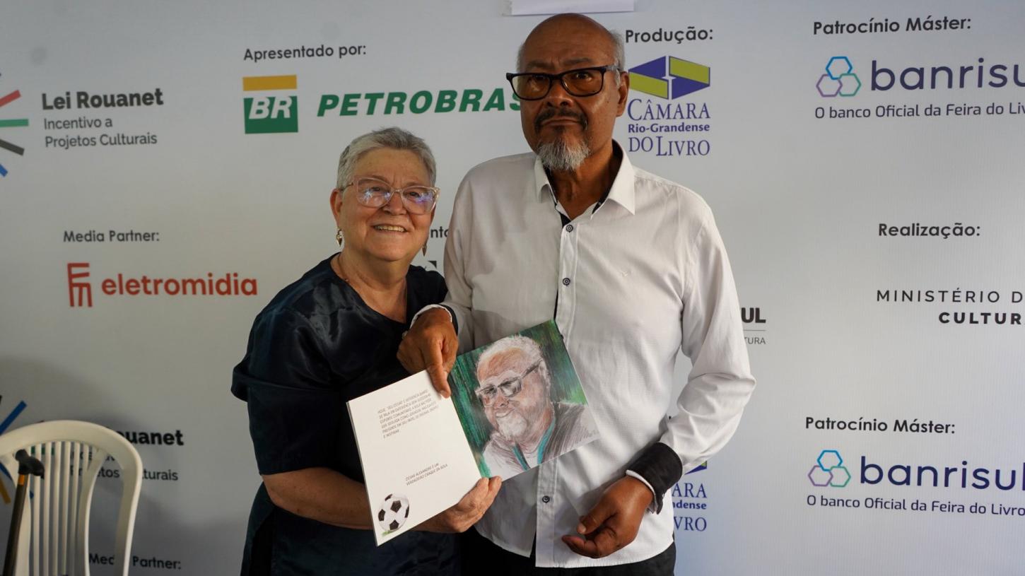 Escritora Mára lança o livro “Um Esportista da Nossa Terra”, em homenagem ao treinador César Madril Ferreira