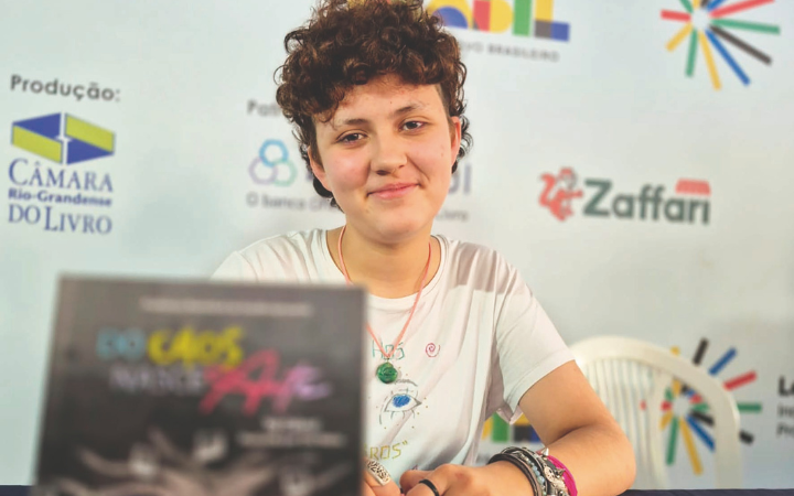 Jovem do interior de Guaíba lança livro sobre experiências vividas como usuária do sistema de saúde mental