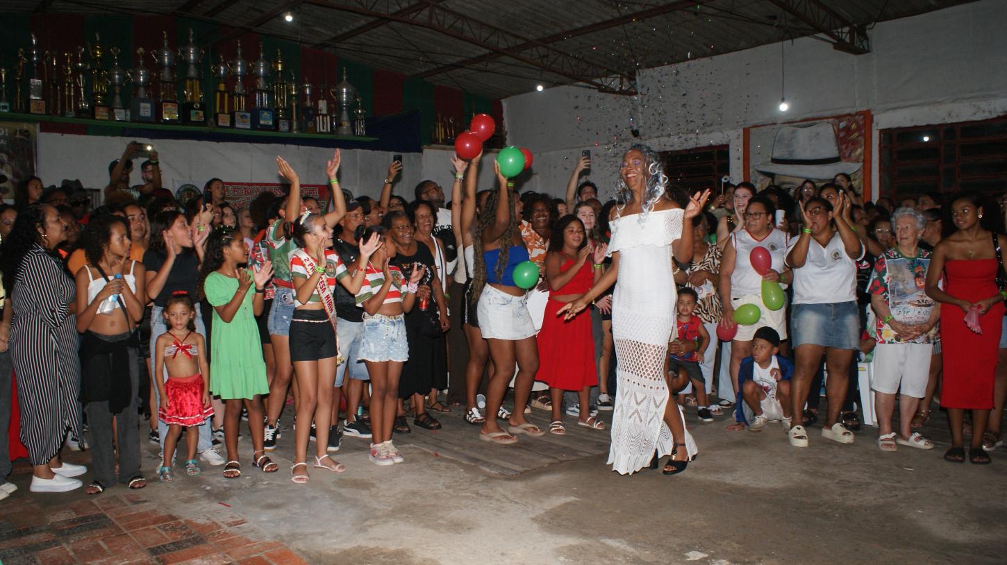 Comunidade lota a quadra na escolha das rainhas e princesas da Império Serrano