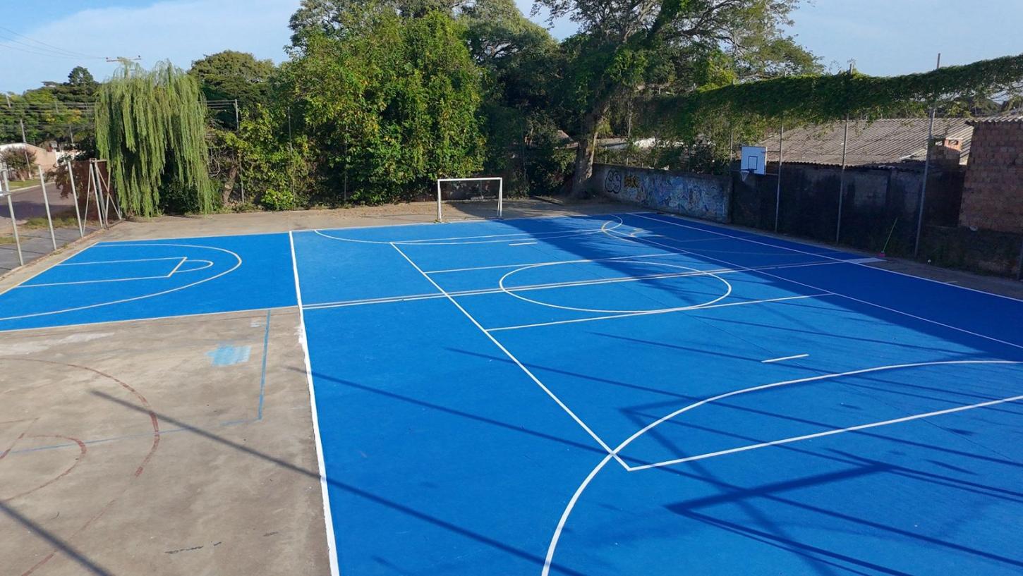 Vereador de Guaíba revitaliza quadras públicas com recursos próprios e conclui trabalho na escola Anita Garibaldi