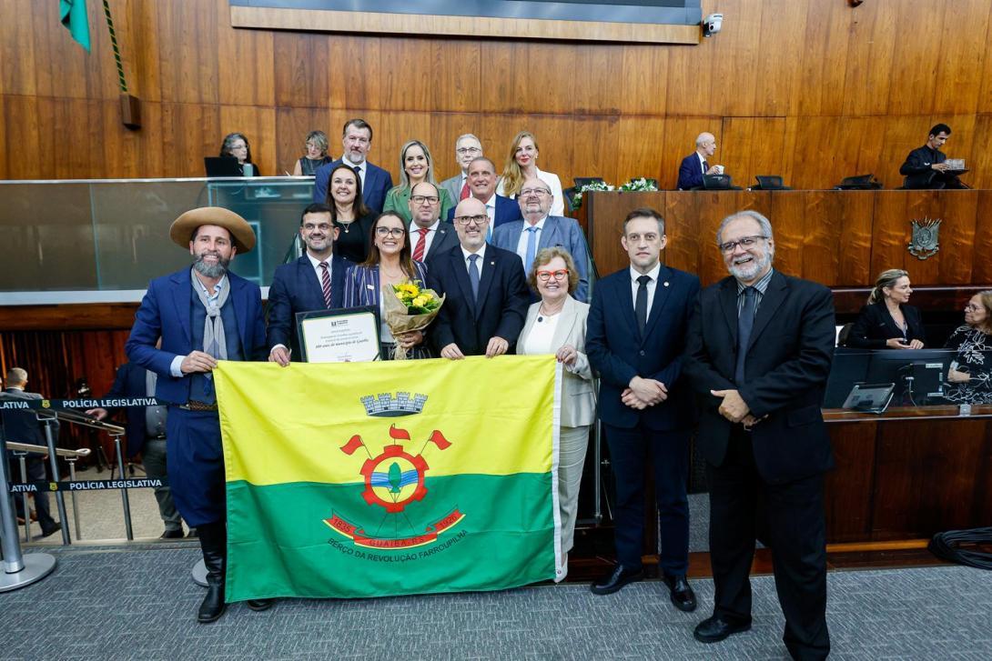 Guaíba recebe homenagem pelos seus 100 anos na Assembleia Legislativa, em Porto Alegre