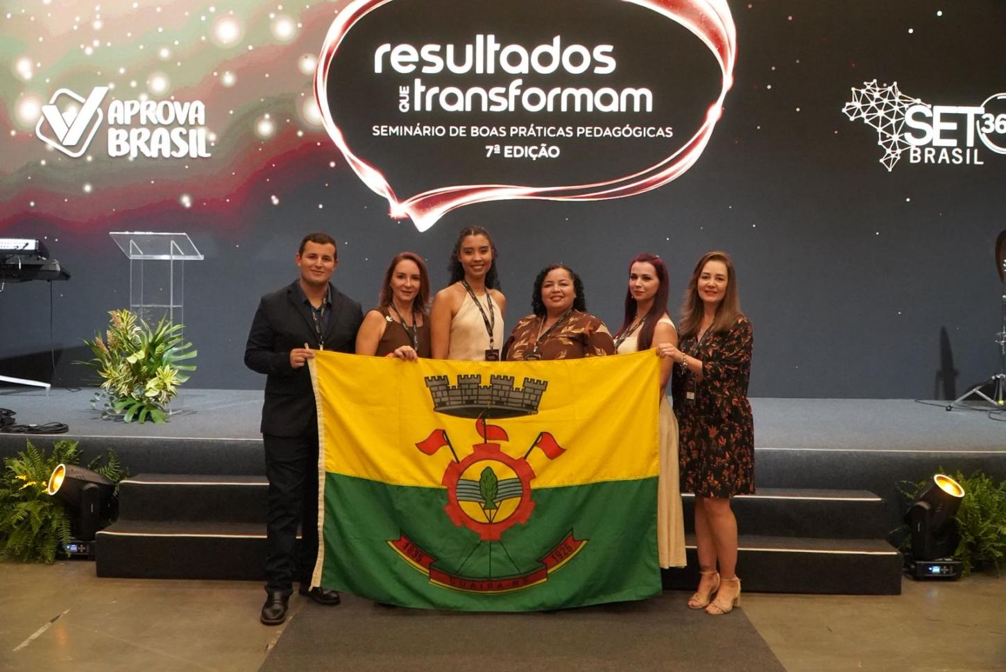 Guaíba recebe prêmio no 7º Seminário de Boas Práticas Pedagógicas, em São Paulo