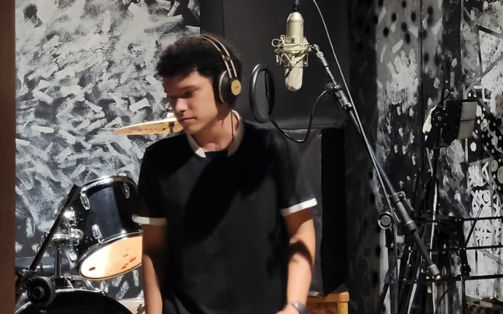 Jovem cantor de Guaíba Efraim Paiva lança a música “Me Deixe Esquecer”; ouça