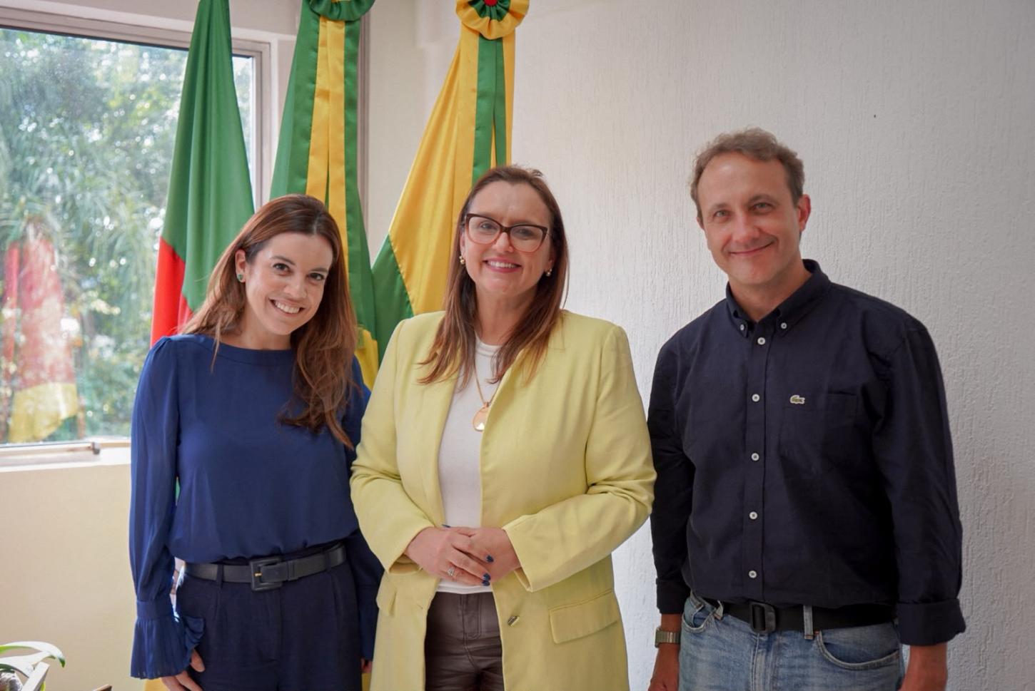 Claudinha com diretor sênior de Fulfillment da companhia, Luiz Augusto Vergueiro, e a gerente Andrea Vieira Laurino