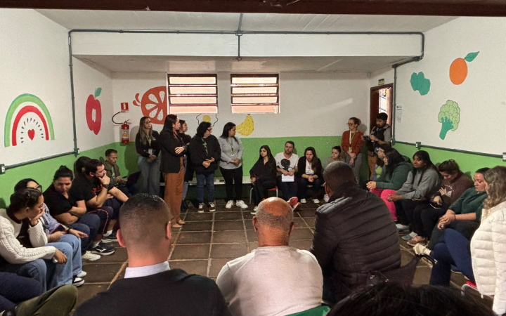 Com pressão dos pais, Secretaria de Educação reorganiza turmas do anexo da escola Três Patinhos