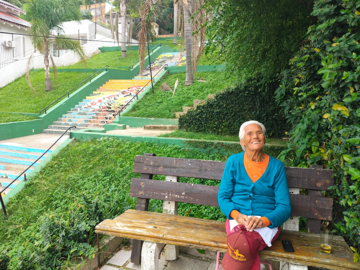 Aos 89 anos, moradora preserva a memória da Rua 14 de Outubro e relembra a “Lomba do Inferno”