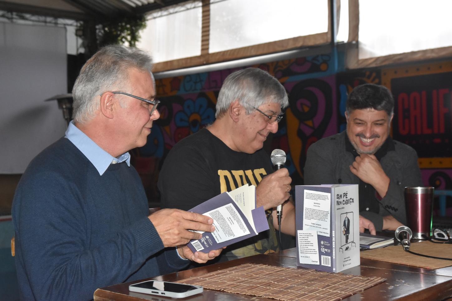 Bate-papo marca o  lançamento do livro de poemas ‘Sem pé nem cabeça’ em Guaíba